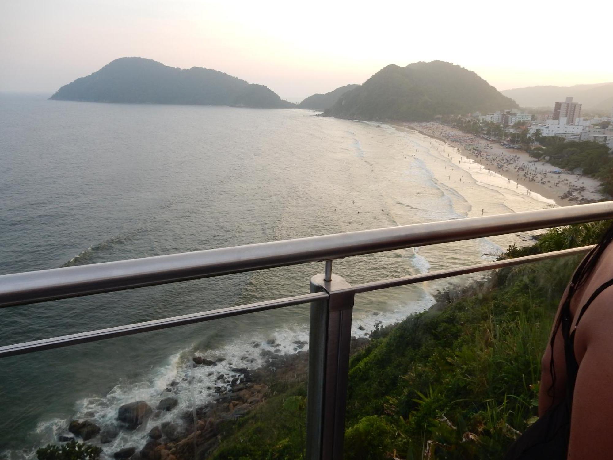 Casa Sete Enseada Ar Cond Suite E Estacionamento Gratis E Uma Otima Localizacao Na Enseada Guaruja Ngoại thất bức ảnh
